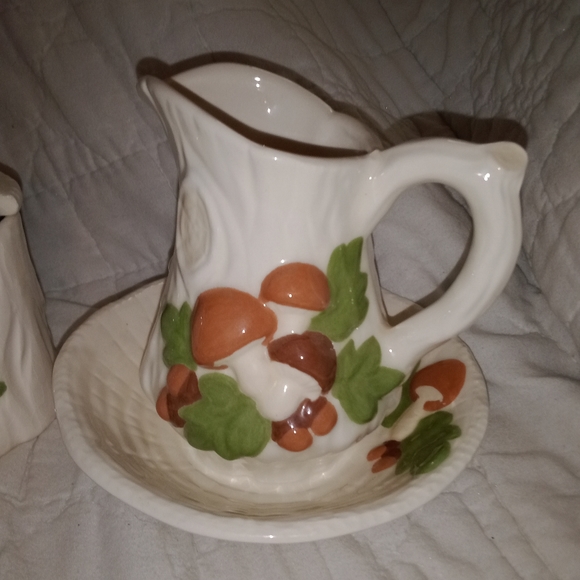 Vintage Mushrooms Creamer And Suger Dish 1981 Folk Art Wood Design Acorns - Picture 2 of 12